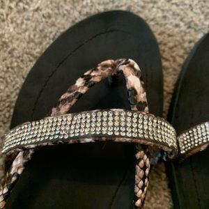 Seven for all Mankind flip flops in snake print like new condition size 9